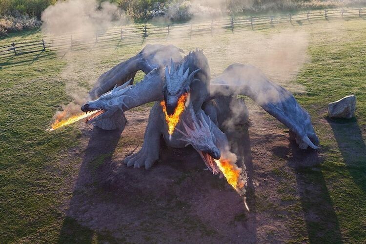 15-метровый Змей Горыныч, который дышит настоящим огнем