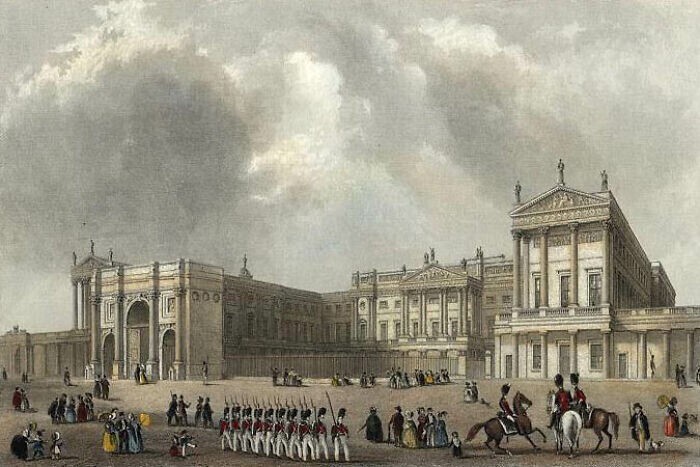 В 1838 году 14-летний мальчик по прозвищу "мальчик Джонс" ворвался в Букингемский дворец, и украл нижнее белье королевы Виктории