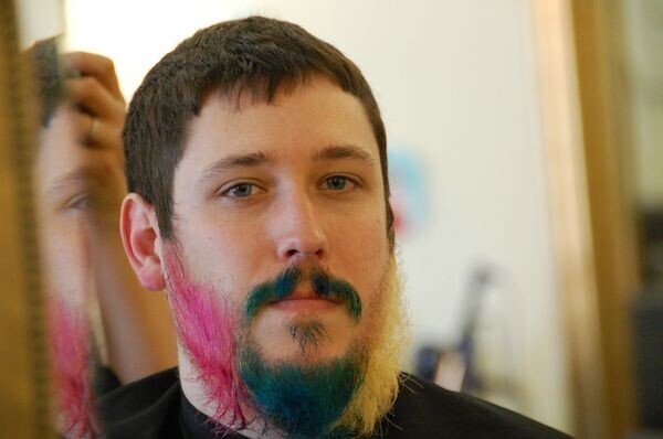 5. "Я покрасил бороду, чтобы собрать деньги на исследования рака. Всего я собрал 1000 долларов"