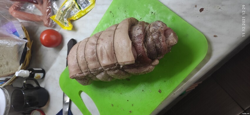 Попробовал сделать мясной рулет из свиной грудинки