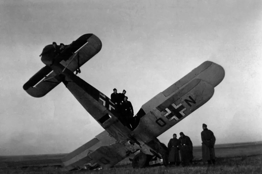 Как советские солдаты самолеты из винтовок сбивали?