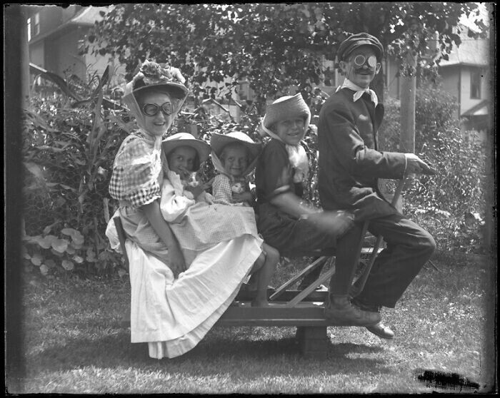 50. Веселая семейка, 1910 год