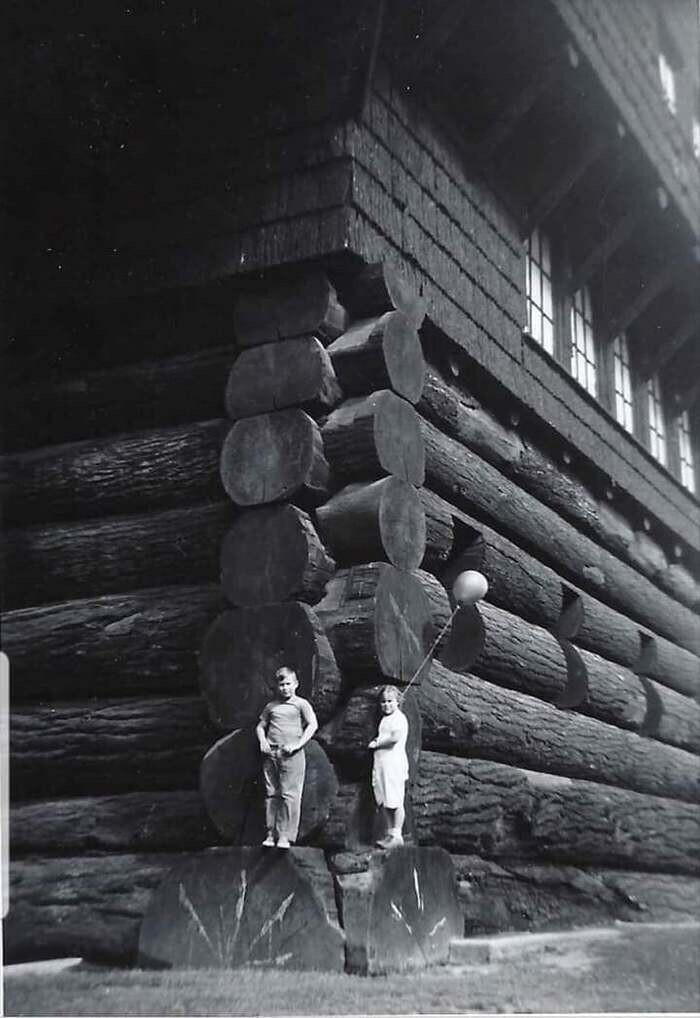 30. "Самая большая бревенчатая хижина в мире". Портленд, Орегон, США, 1938 год. Построена в 1905 году, сгорела в 1964 году