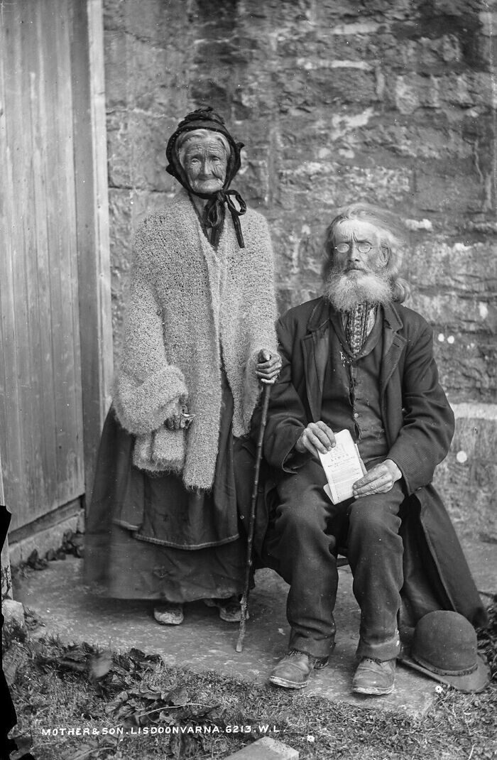 42. Мать и сын. Лисдунварна, Ирландия ок. 1890 г.