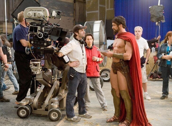 Режиссер Зак Снайдер и Джерард Батлер на съемочной площадке фильма «300 спартанцев», 2006 год
