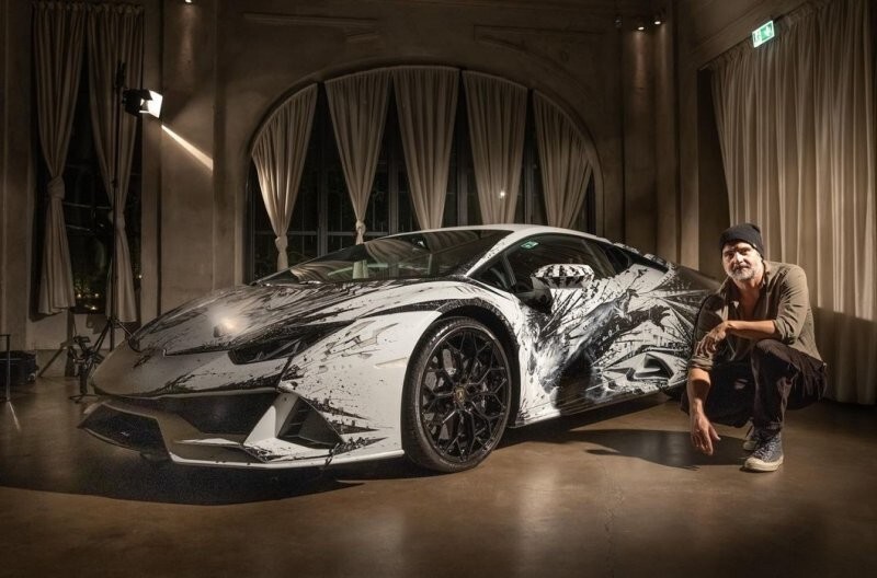 Итальянский художник превратил Lamborghini Huracan EVO в произведение искусства