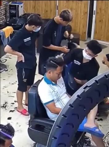 Фиаско в парикмахерской: 