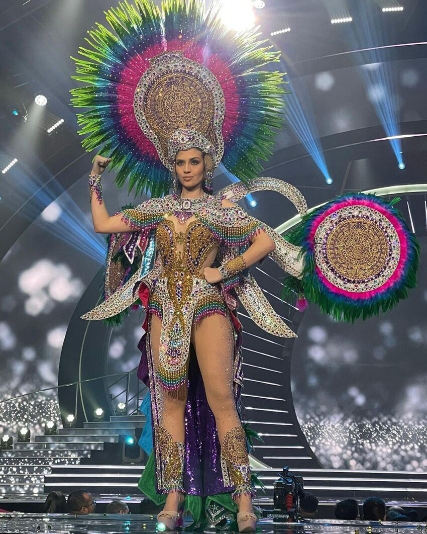 "Мисс Вселенная-2021": смотрим самые яркие национальные костюмы участниц