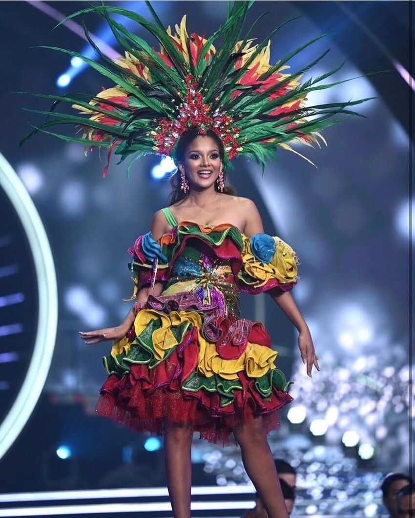 "Мисс Вселенная-2021": смотрим самые яркие национальные костюмы участниц
