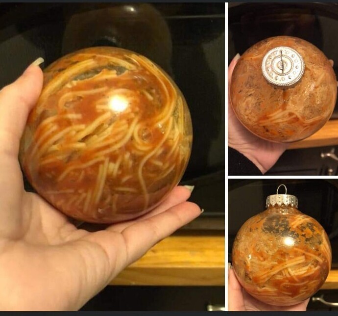 "Моя подружка сделала елочные шарики с орнаментом из спагетти"