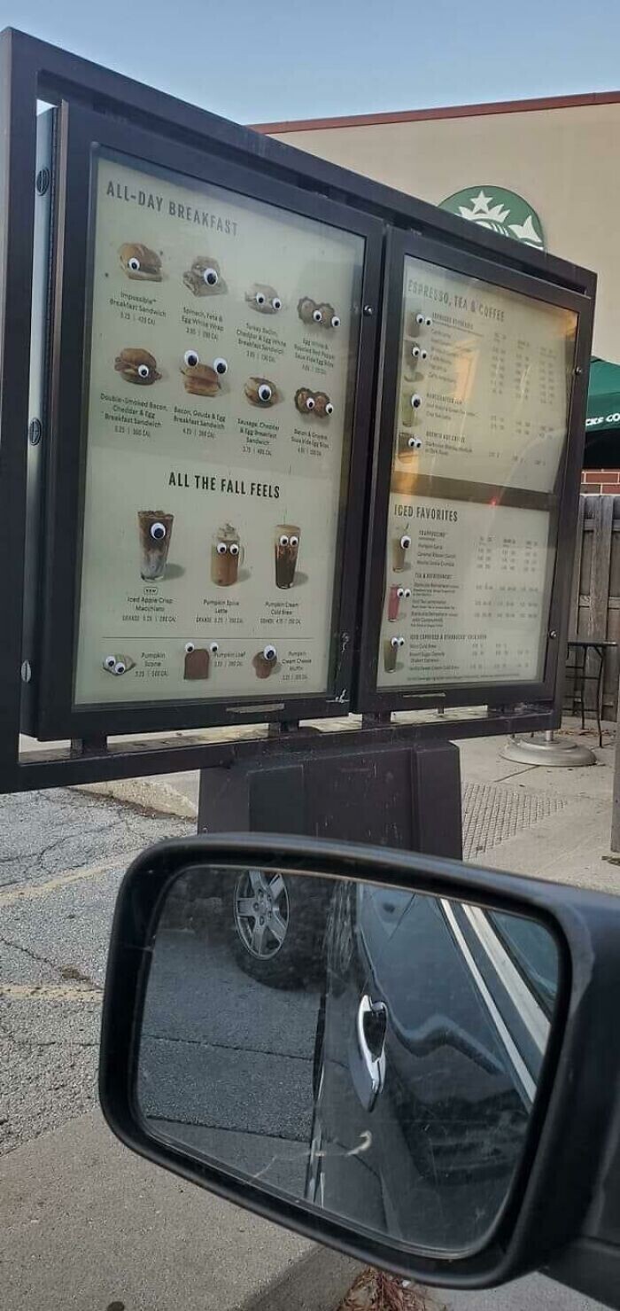 Кто-то решил приукрасить меню местного Starbucks