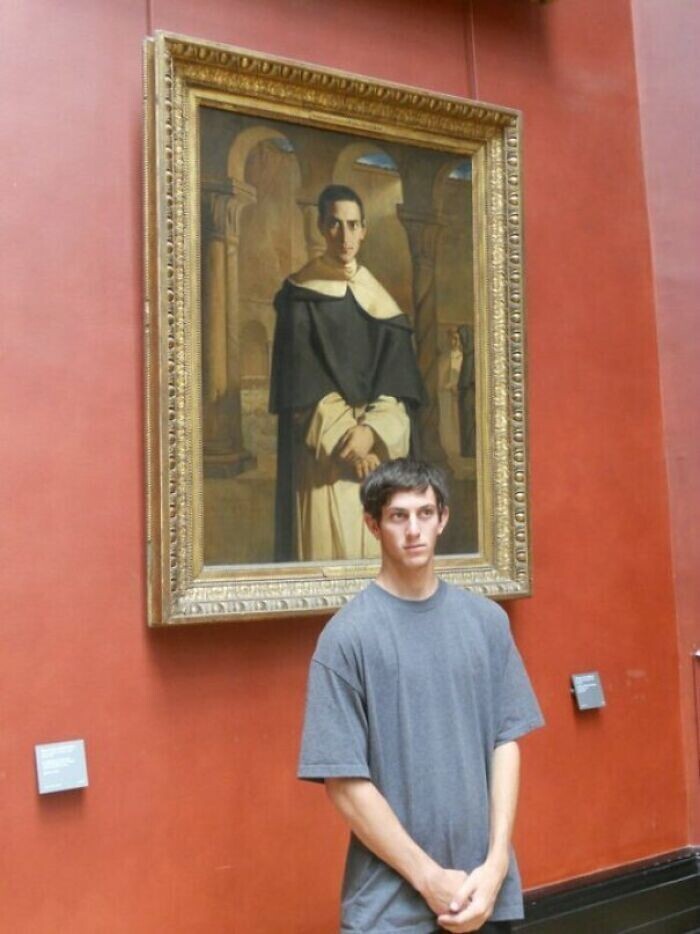 "Во время нашей поездки в Париж мой приятель нашел близнеца в Лувре"
