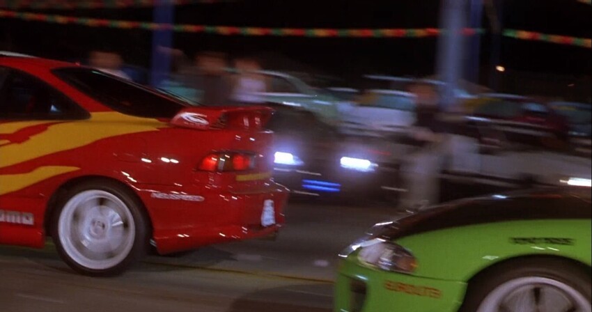 Сколько машин участвовало непосредственно в первой гонке в фильме?