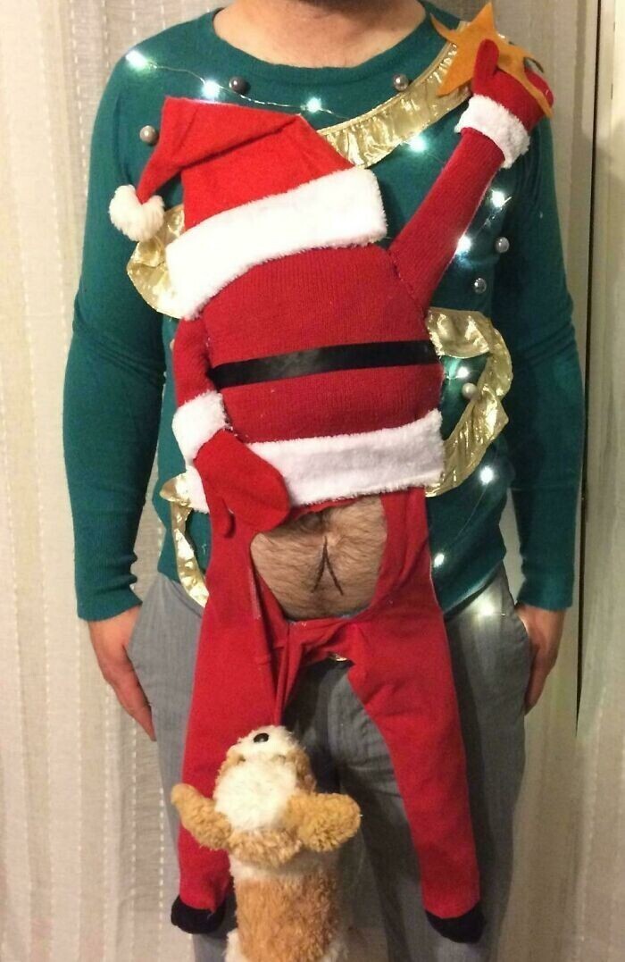 1. "У нас сегодня на работе конкурс на самый дурацкий рождественский свитер. Как думаете, я займу первое место?"