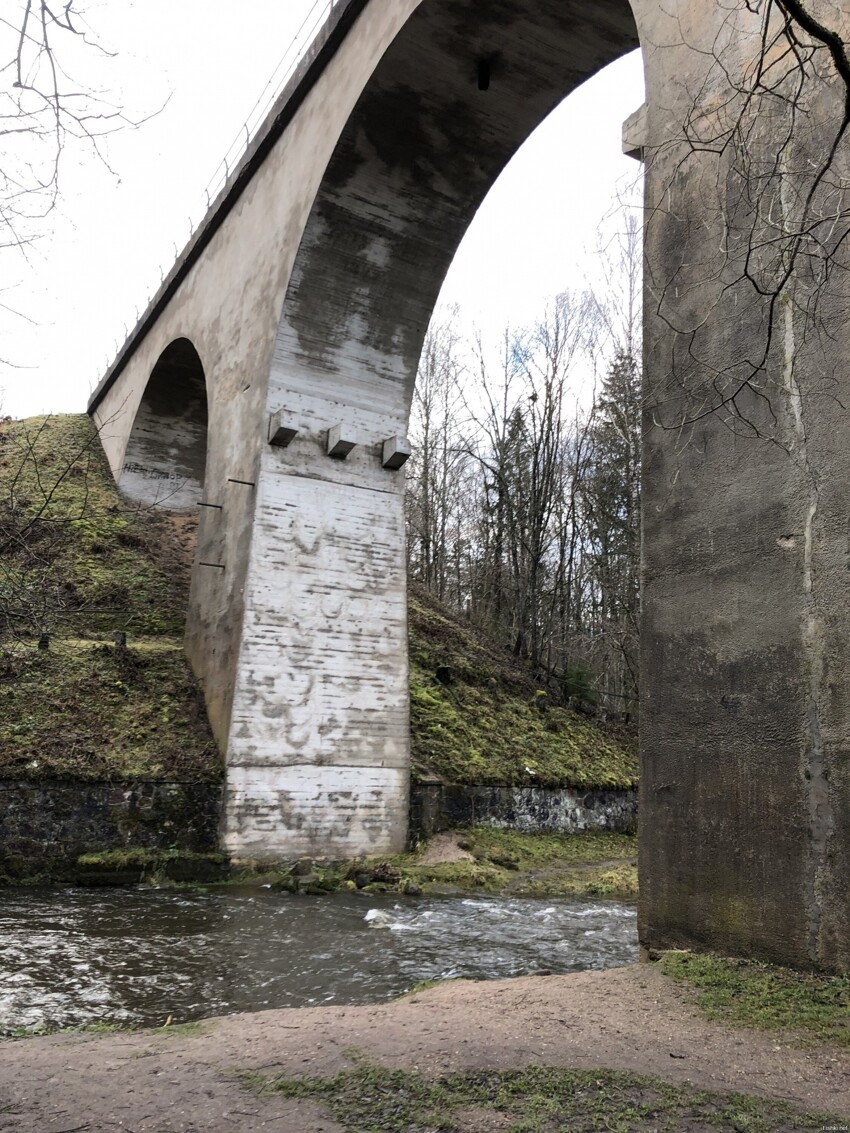 Старый железнодорожный мост в Краснолесье, Калининградская область, сегодня