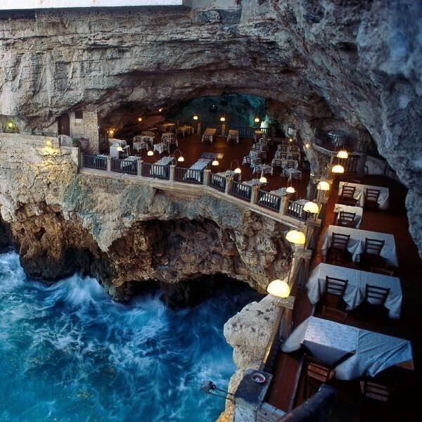 Ресторан в пещере «Полиньяно-а-Маре», Италия