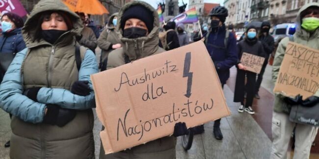 Польские либералы предложили отправить националистов в лагерь смерти Освенцим.