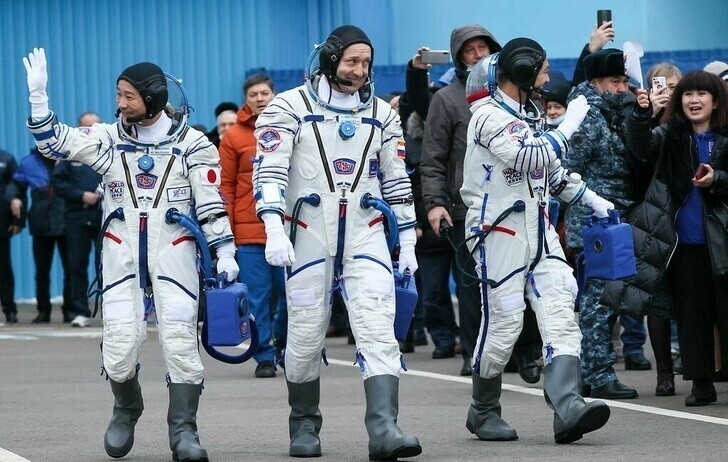 «Союз МС-20» с космонавтом и двумя японскими туристами приземлился в Казахстане