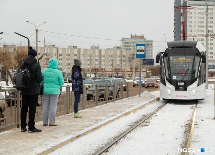 На улицы Красноярска вышли первые низкопольные трамваи