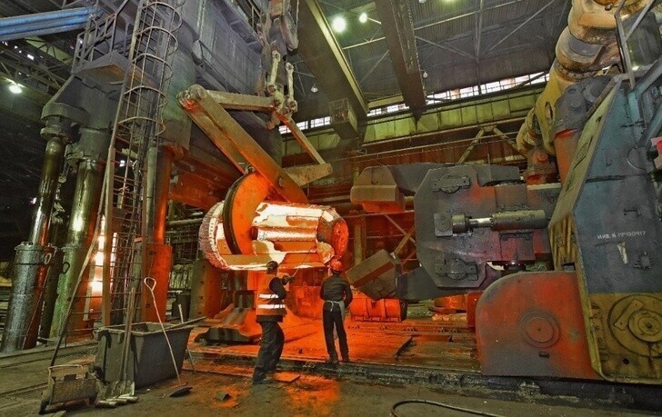 ЧМК и Уралкуз освоили производство 80-тонного слитка и поковки