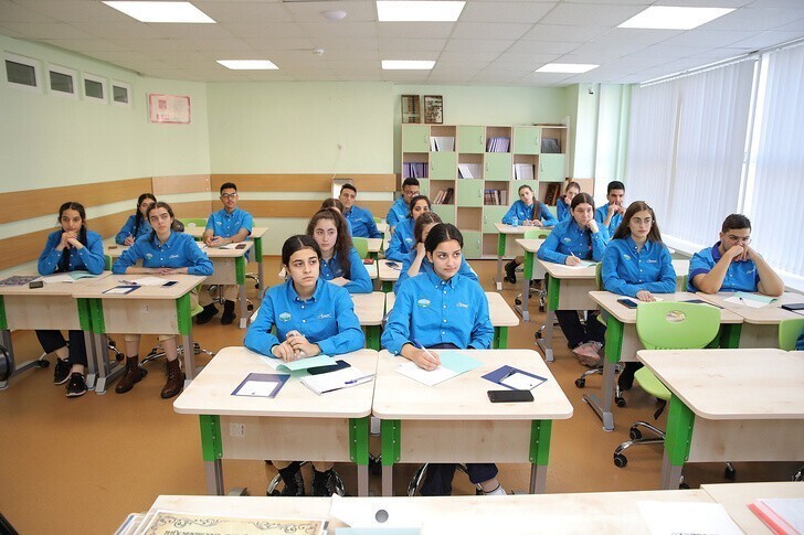 В «Артеке» прошли первые уроки русского языка для сирийских школьников