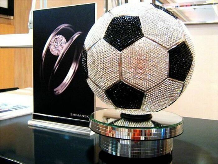 Бриллиантовый футбольный мяч Shimansky - 2,59 млн долларов