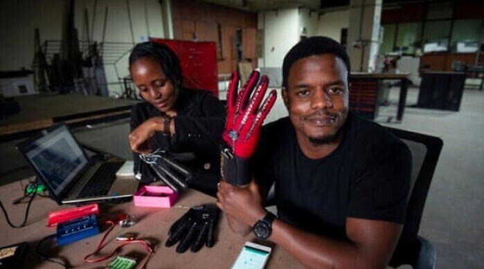 25-летний кениец изобрел перчатки, которые конвертируют язык жестов в аудио