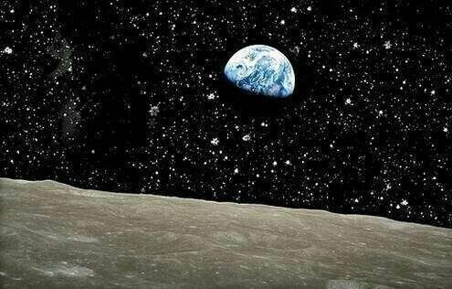 А это вид нашей планеты с Луны.