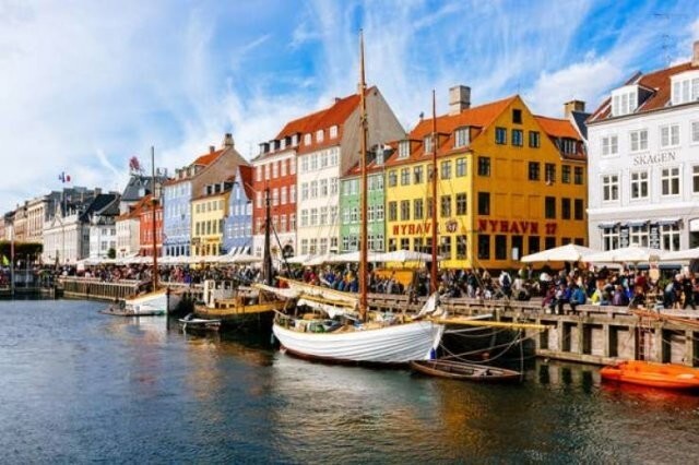 18. «В Копенгагене не ешьте в Нюхавне. Не бойтесь ходить туда, чтобы прогуляться и полюбоваться видами, но не заходите в рестораны. Это очень дорого, и вы можете легко найти еду получше поблизости».