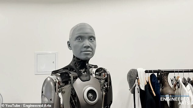 Робот не пустил человека в свое личное пространство