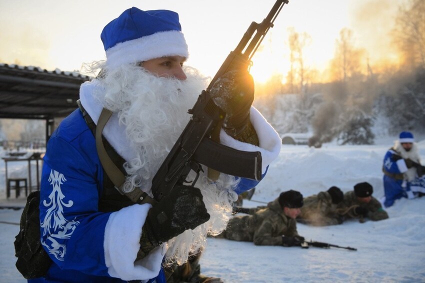Уж полночь близится, а подлости все нет