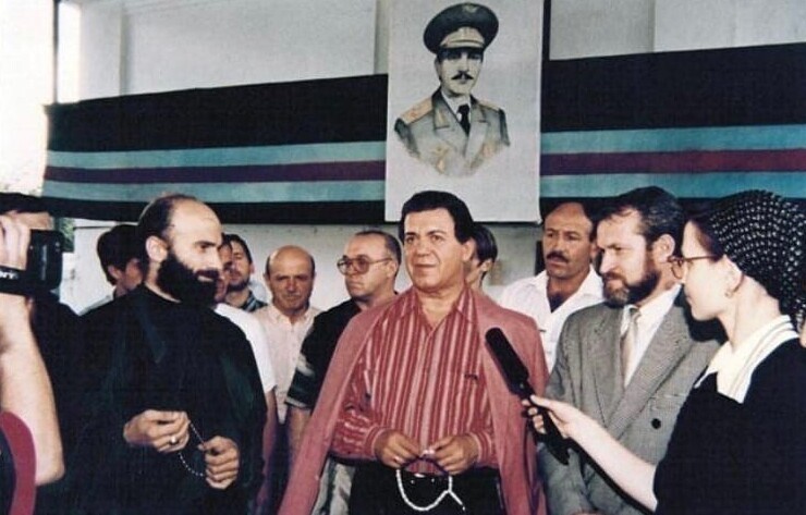 11. Шамиль Басаев, Иосиф Кобзон, Ахмед Закаев. Грозный, 1994 год