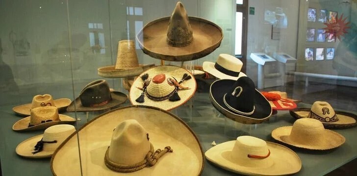 "Сомбреро" — это всего лишь испанское слово для шляпы.
