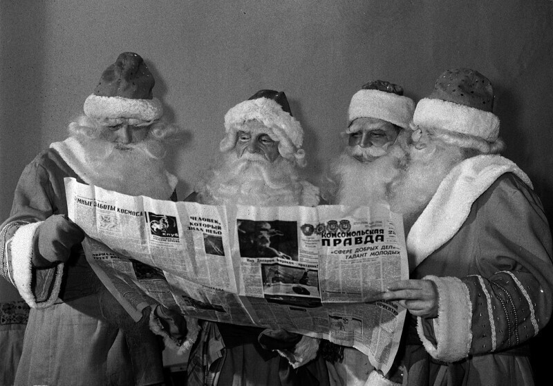 Деды Морозы в перерывах между репетициями. 23 декабря 1967 года.