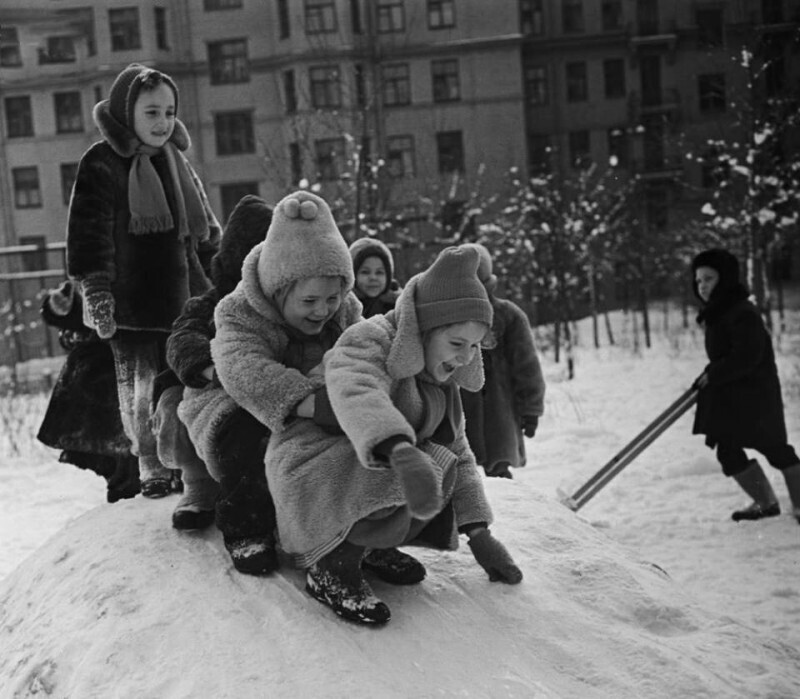 Зимние игры в детский саду № 1075. Москва, 1960 г.