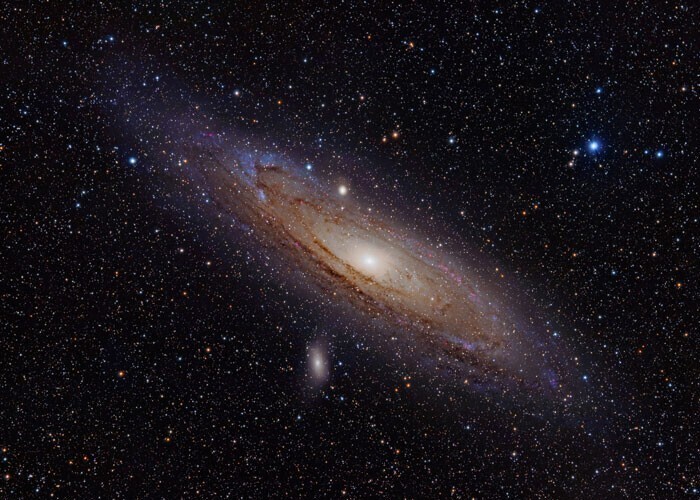 15. Галактика Андромеды уже начала сливаться с нашим Млечным путем
