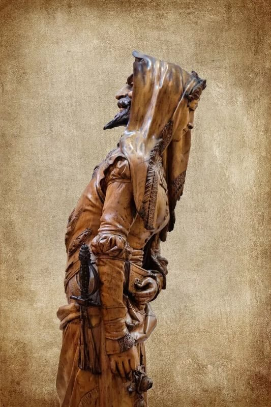 Статуя-оборотень из цельного куска древнего дерева Сикомор