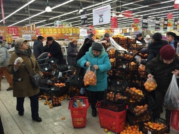 Картинки в разноцветных тонах. Выпуск 74 Предновогодняя суета