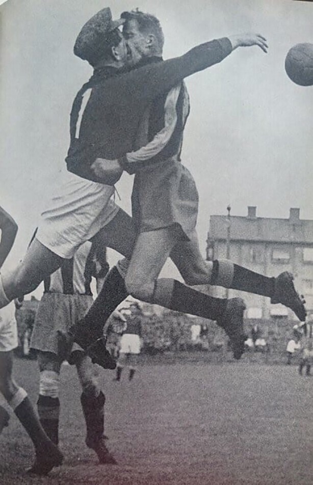 Неожиданное столкновение на футбольном матче. Швеция, 1952 год