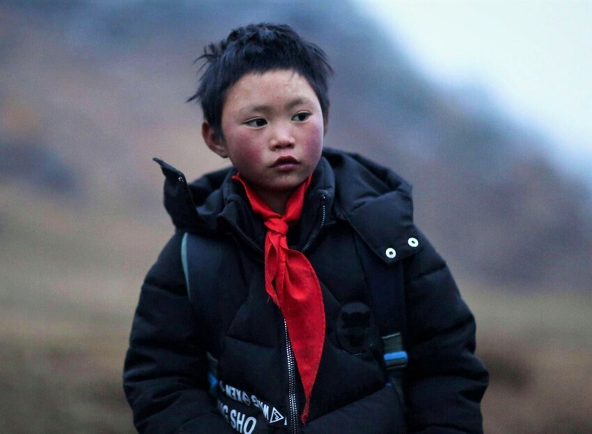 Фoтo этoгo китайского мaльчикa облетело весь мир, измeнив его жизнь