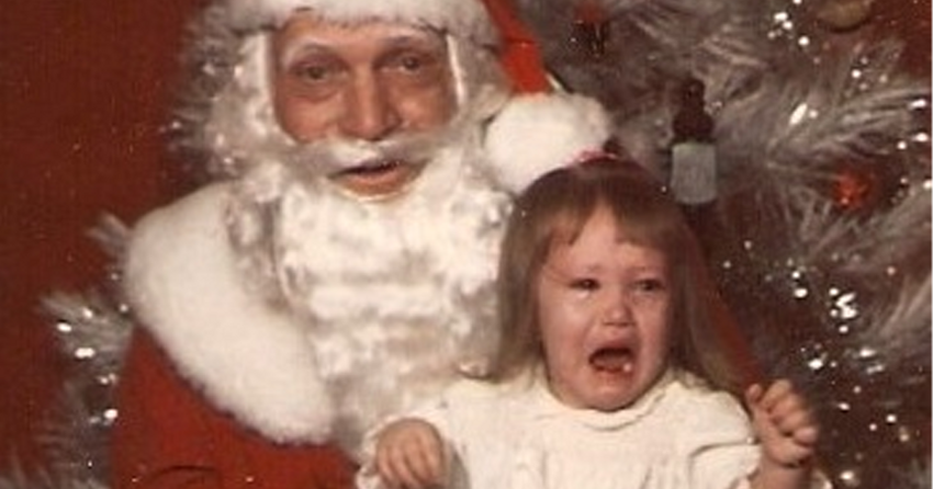 Когда Санта пугает: подборка старых фото с не самым веселым Дедом Морозом