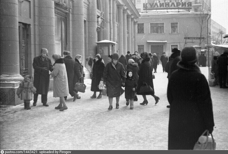 Зимний Старый Арбат 1964 года и 2021 года на фото сделанных с одних точек