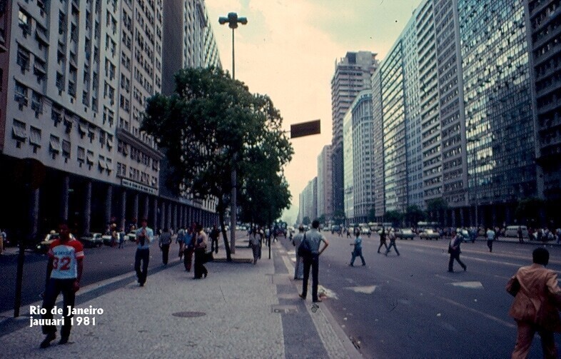 Авенида Президента Варгаса в Рио-де-Жанейро выглядит как Москва после собянинской "реновации" или какое-нибудь Мурино, 1981: