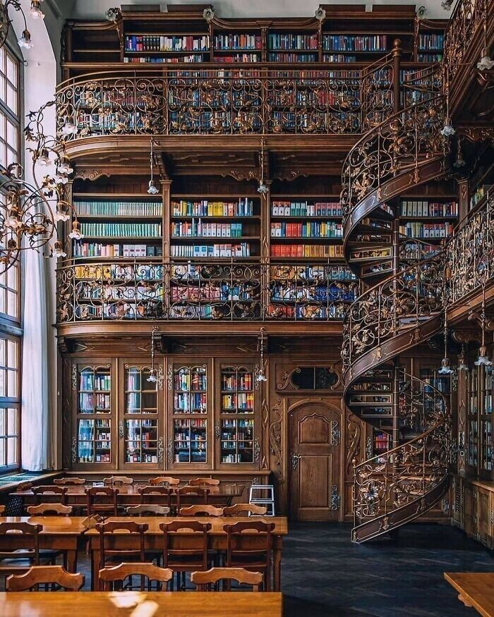 3. Муниципальная юридическая библиотека (Juristische Bibliothek) в Мюнхене, Германия