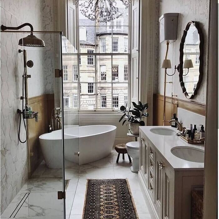 19. Ванная комната с видом в отремонтированном таунхаусе, Эдинбург, Шотландия