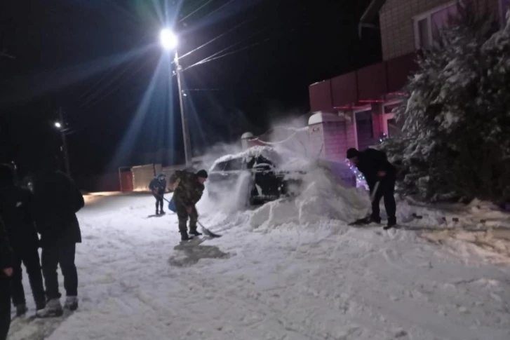 Жители села оригинально отомстили главе администрации за неубранный снег