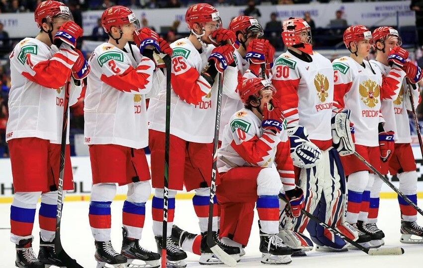 Молодёжные сборные России и Чехии по хоккею сняли с самолёта за пьянку