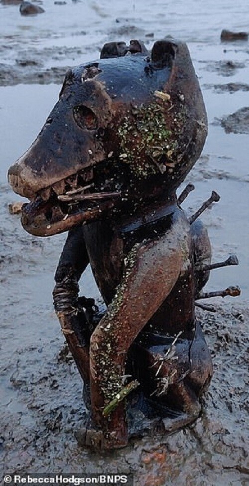 Искательница сокровищ нашла на Темзе "статуэтку вуду"