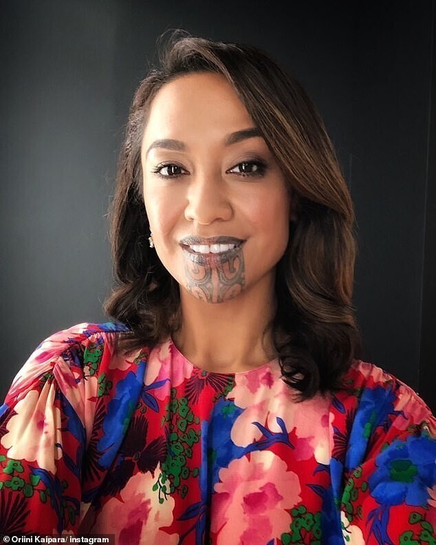 Телеведущая-маори вышла в эфир с традиционным тату на лице