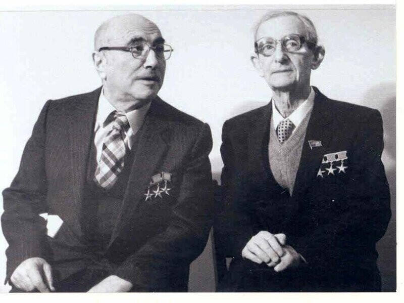 Юлий Харитон (справа) и Яков Зельдович